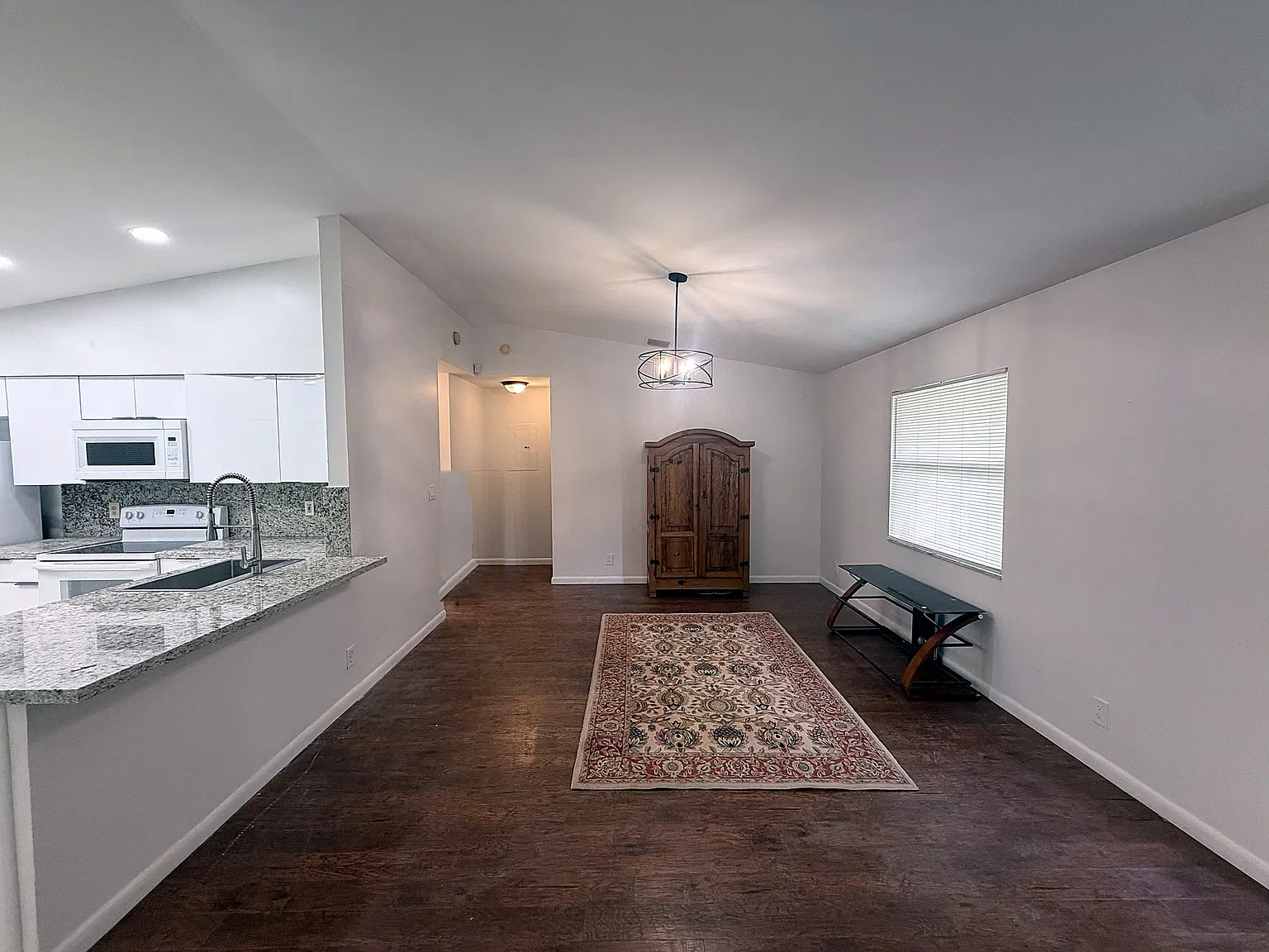 2 bed, 1010 sqft, $2,600 — Photo 1