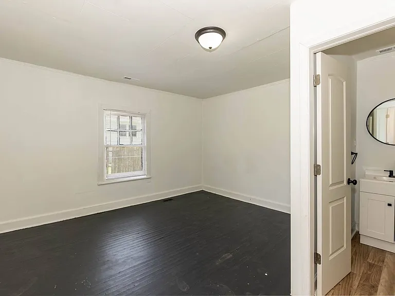 930 Elm St — Photo 11