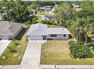 757 Periwinkle Dr, Sebastian, FL 32958
