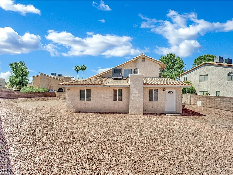756 Charwood Cir — Photo 43