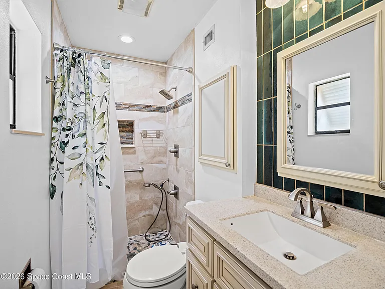 215 Jason Ct — Photo 18