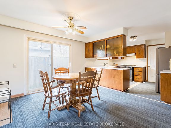 5th image of 807 Cook St
