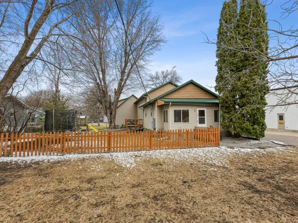 821 1st St N, Dassel, MN 55325