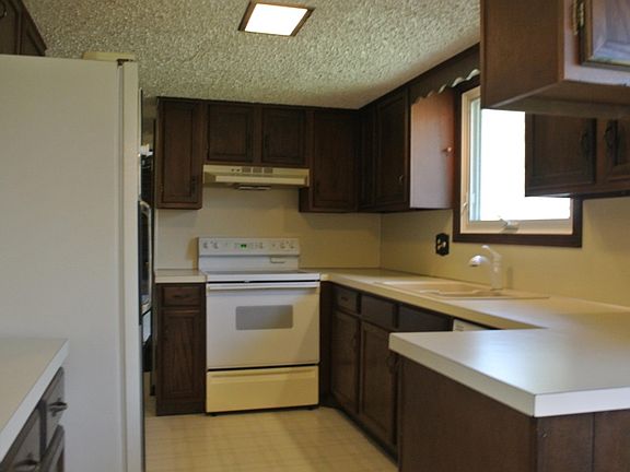 3rd image of 17111 Ventura St