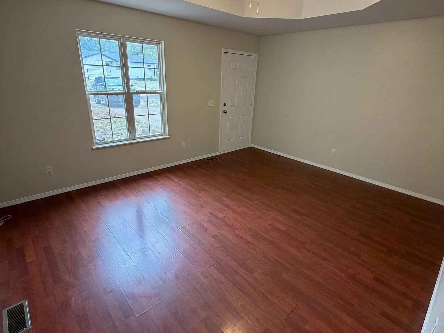 3 bed, 1140 sqft, $1,400 — Photo 3