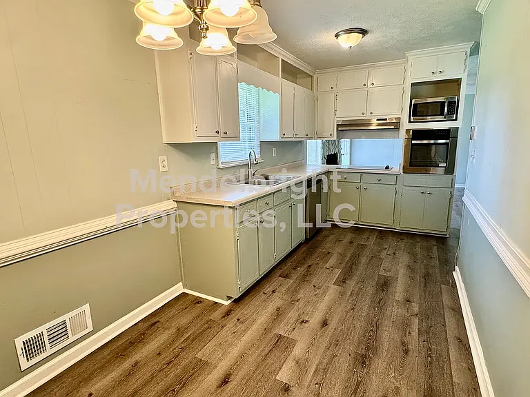 826 Tanner Rd — Photo 5