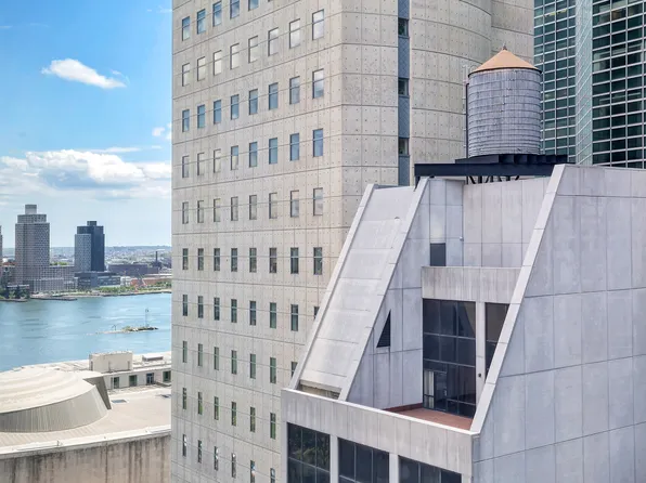 333 East 45th Street image 7 of 12