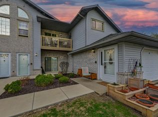 9436 W Loomis Rd UNIT 8, Franklin, WI 53132