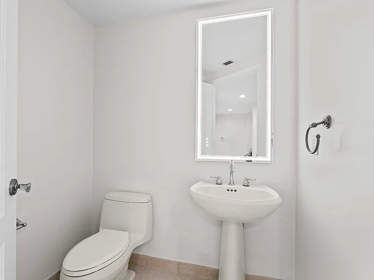 191 SE 20th Ave #412 — Photo 30