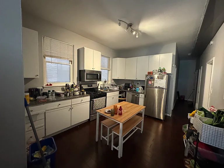 1225 W Erie St #2 — Photo 8