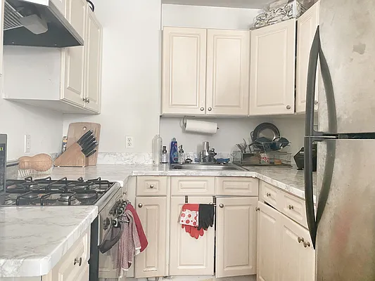 Rented by Compass | media 22