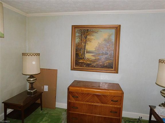 3rd image of 3016 Portman Ave
