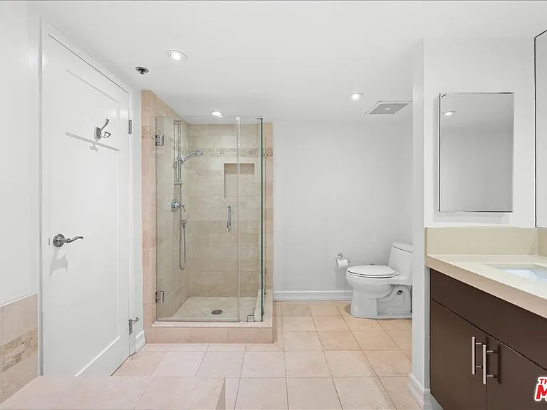 10660 Wilshire Blvd #705 — Photo 10