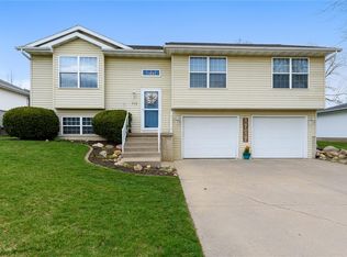 712 E Terrace Dr, Center Point, IA 52213