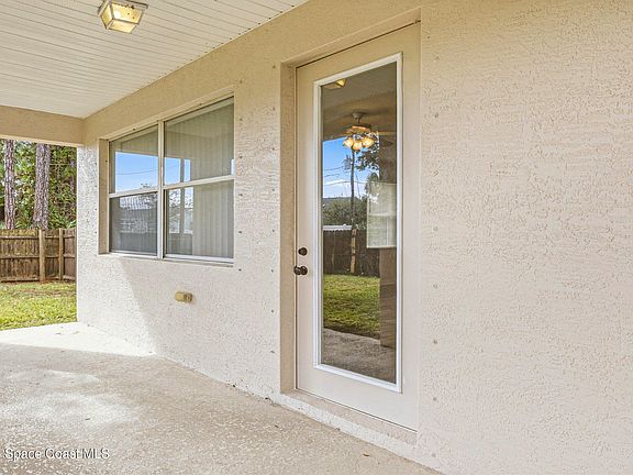 3rd image of 811 Parsons Cir SE