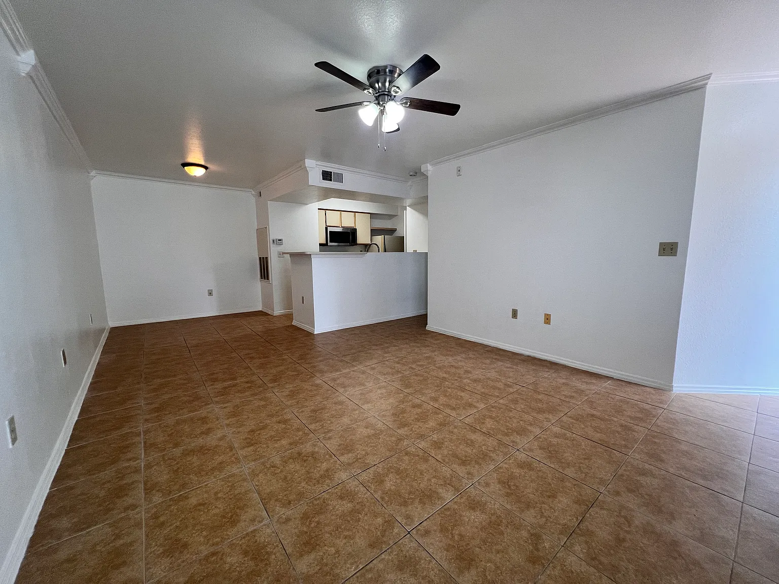 1 bed, 661 sqft, $1,227 — Photo 2