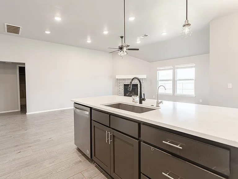 401 Nest Dr — Photo 8