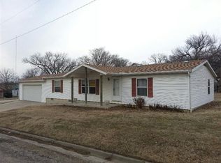 326 W Oak St, Madison, KS 66860