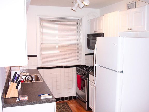 4th image of 6313 Sutherland Ave