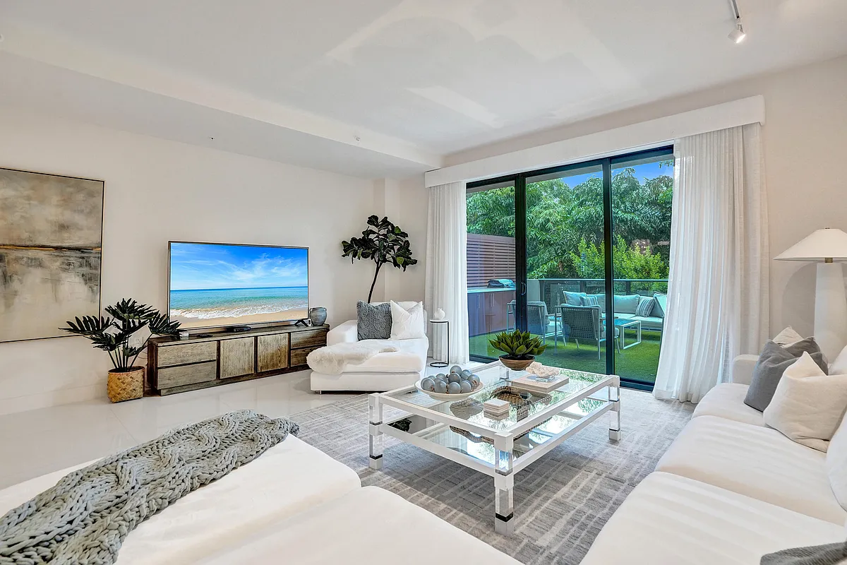 Building Photo - 3030 Ocean Blvd #S104