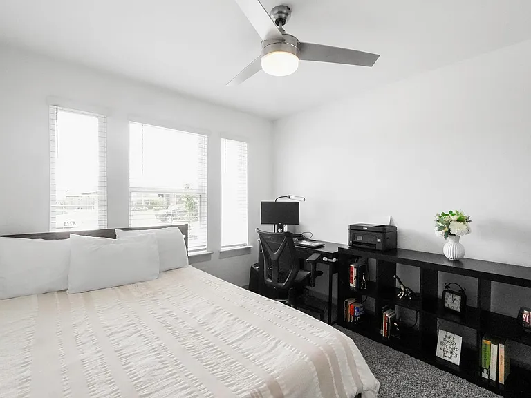 1126 Hyde Lake Ln — Photo 16