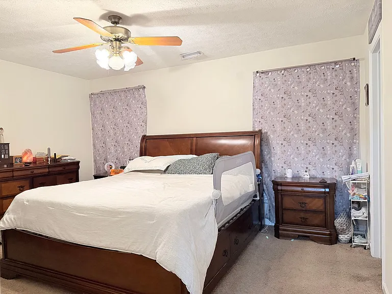 202 Sheffield Ln — Photo 4