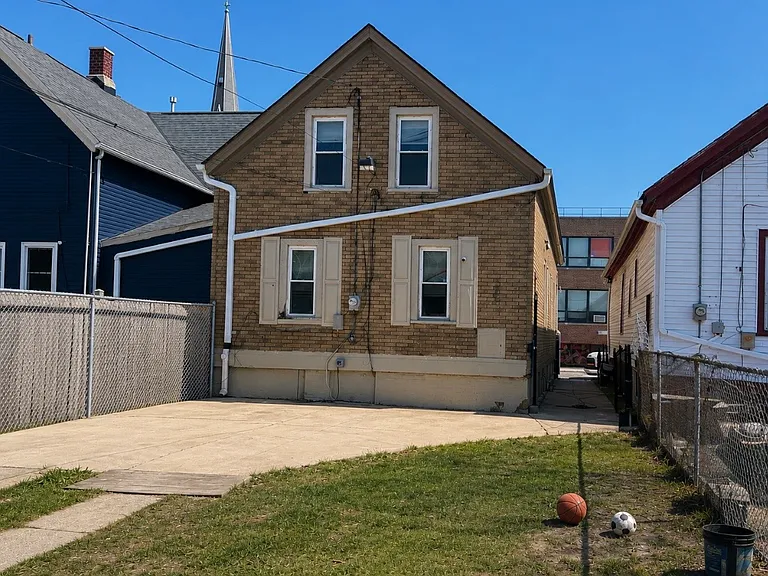 1425 N 24th Pl — Photo 6