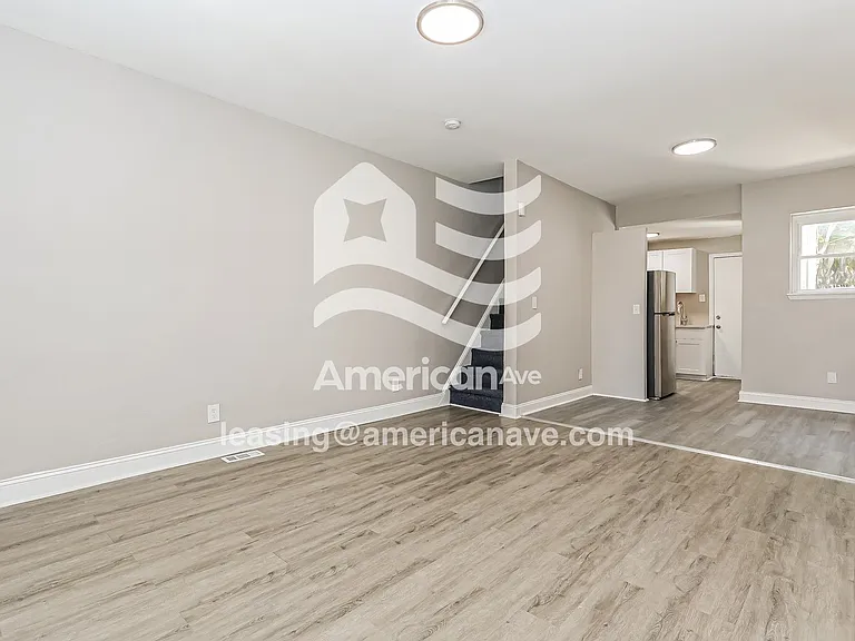 1322976_002_living_room_2.jpg