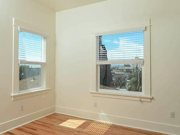 5th image of 1932 Clinton St #1/2