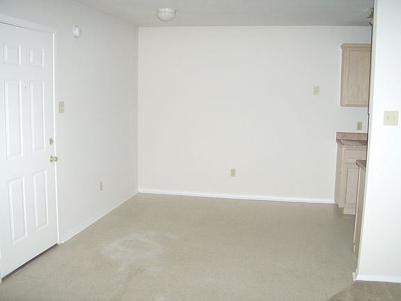 4th image of 8119 Marydean Ave