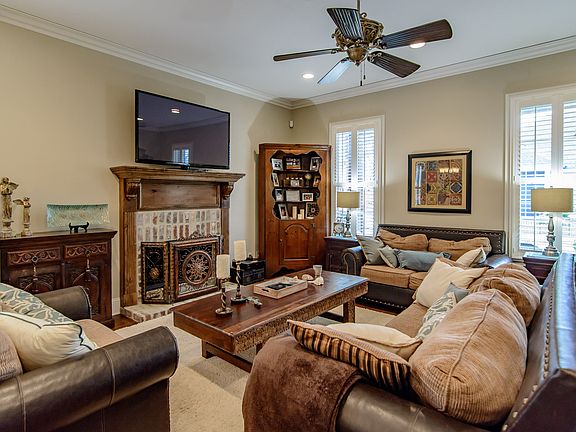 3rd image of 3037 Newberry Ln