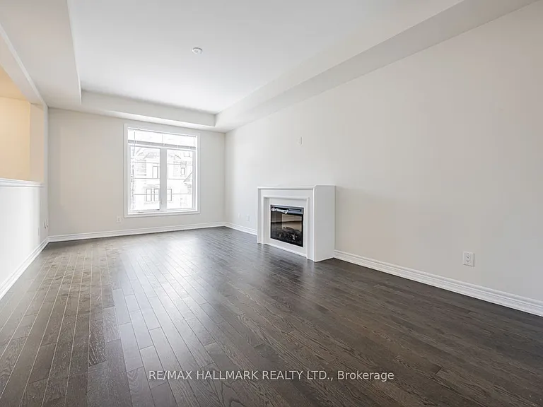 91 Elkington Cres — Photo 2