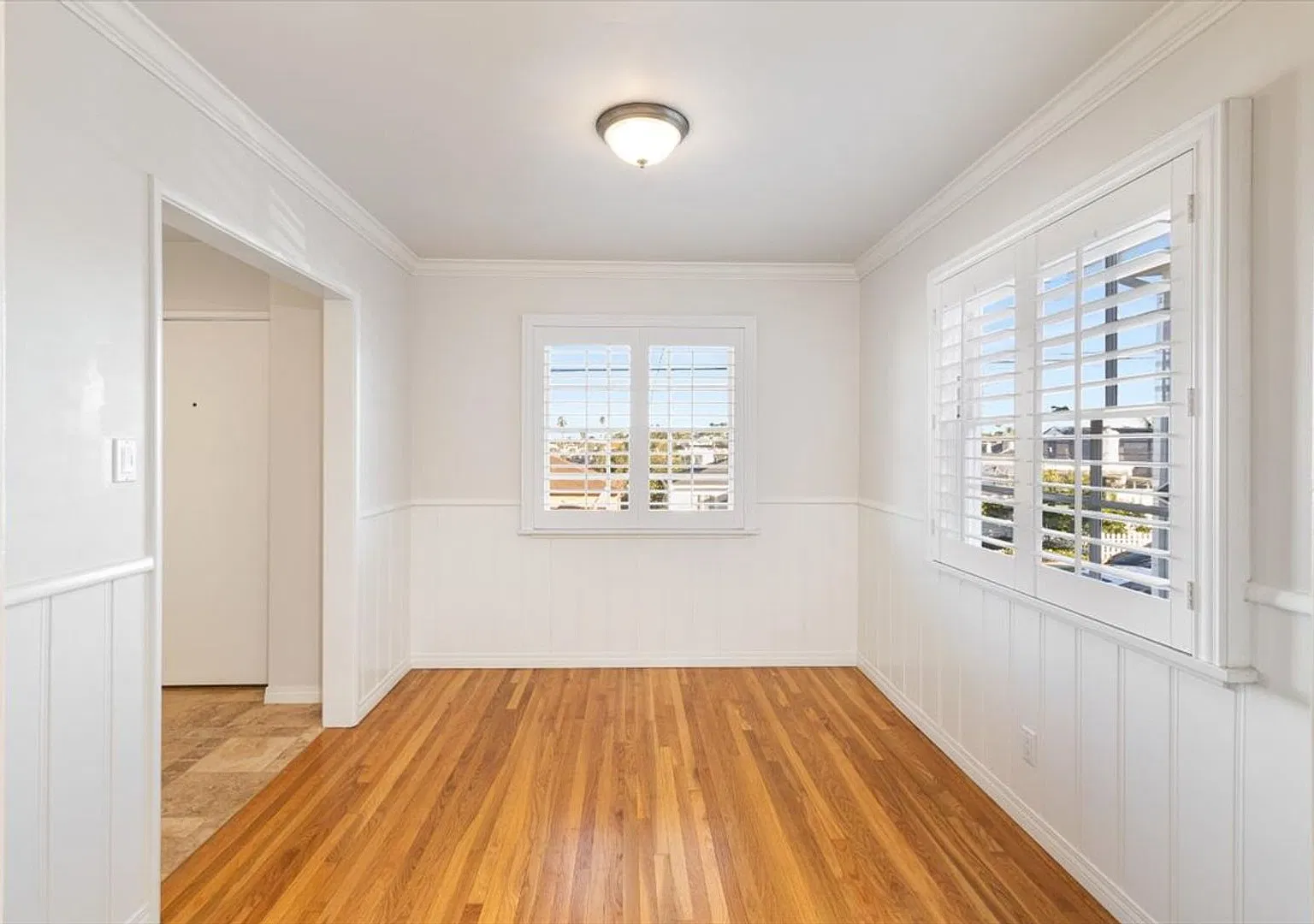 Hermosa Beach Bungalow with Beautiful Backyard and Ocean Views! — Photo 4