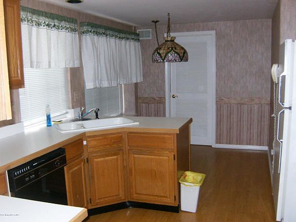 2nd image of 1159B Thornbury Ln