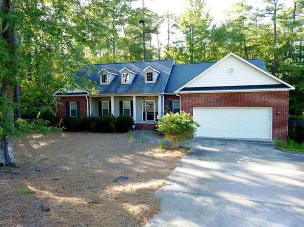 4 Raintree Ct, Pinehurst, NC 28374