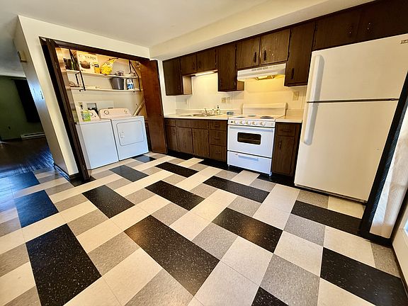 2nd image of 230 W Madison St APT 6
