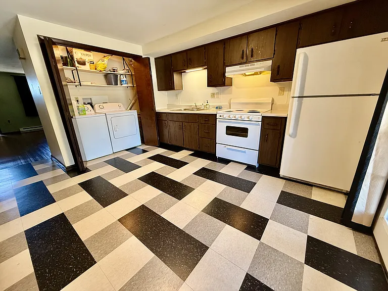 230 W Madison St #6 — Photo 2