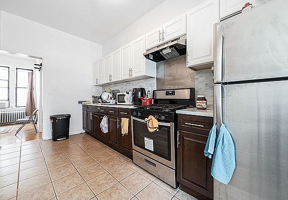 2nd image of 880 47th St APT A6