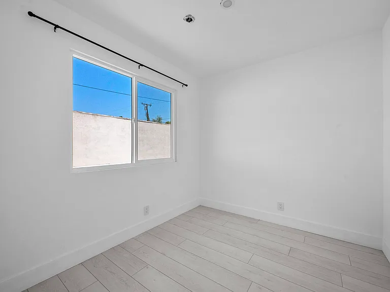 2350 Santa Ana Ave #F — Photo 9