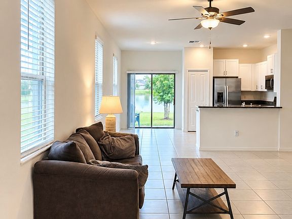 3rd image of 8212 Crescent Oaks Dr #8212