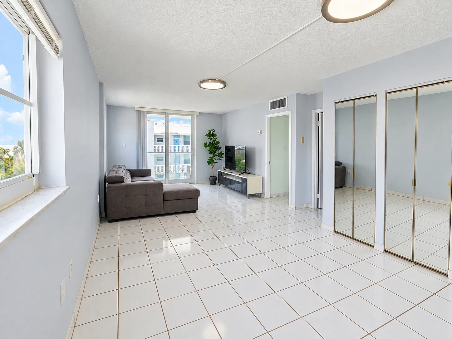 1 bed, 1.5 bath, 786 sqft, $2,500 — Photo 2