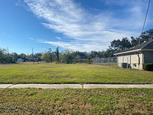 1st image of 2600 Torres Dr