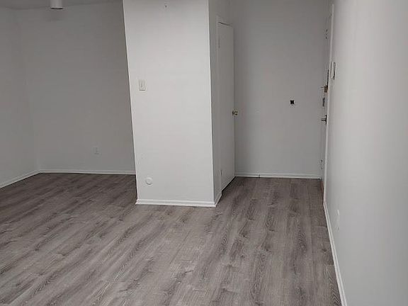 4th image of 1214 Waverly Walk #202
