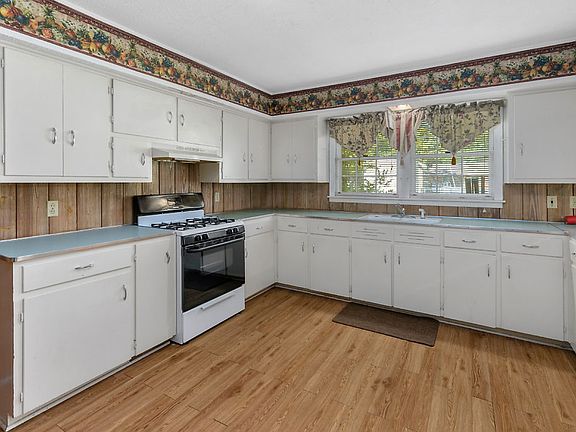 4th image of 315 Arlington Dr