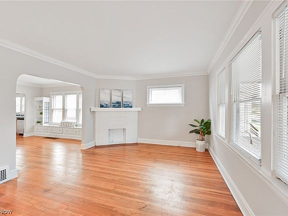 4th image of 2131 Wascana Ave