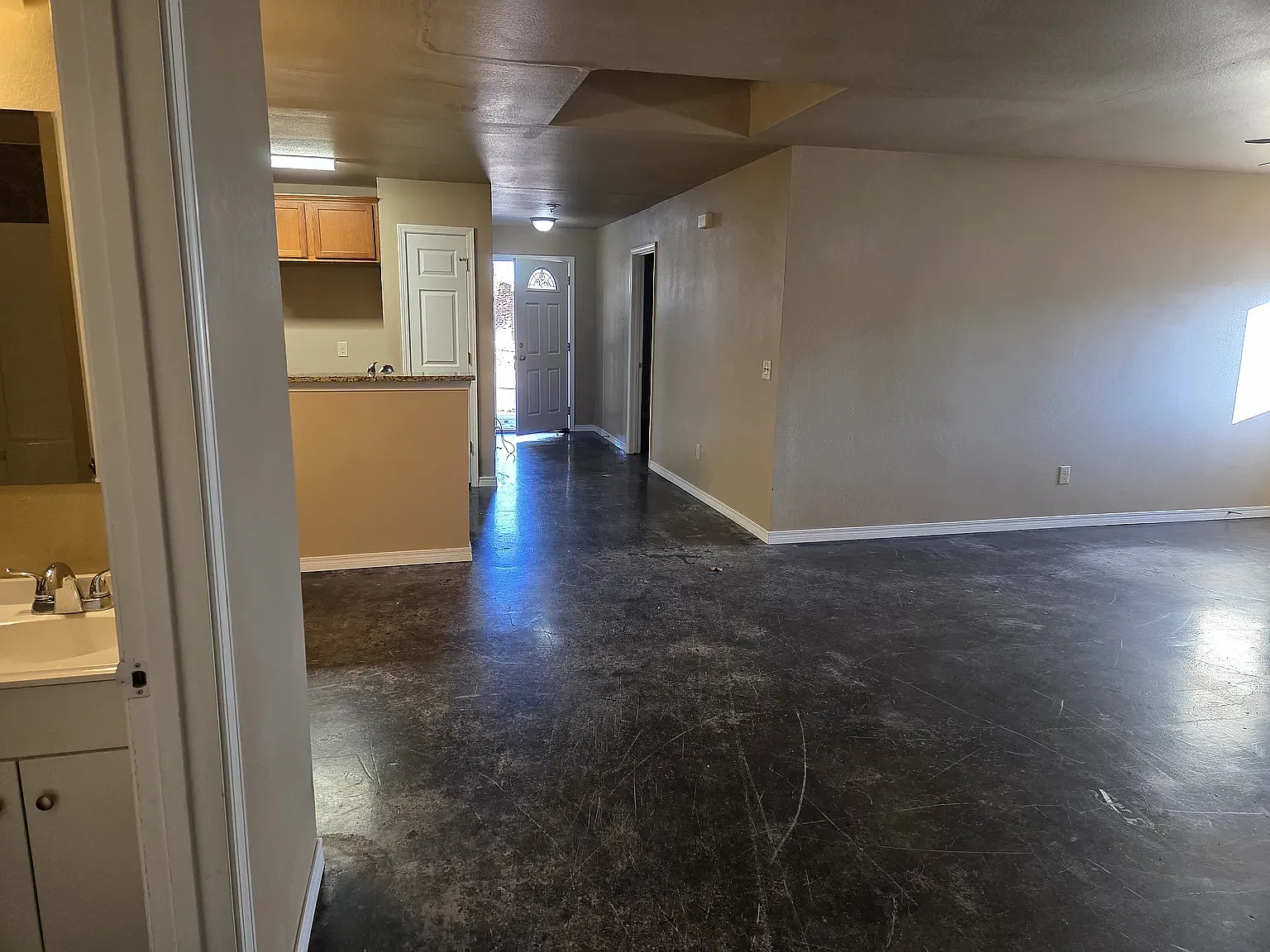 2700 2715 Steves Way — Photo 3