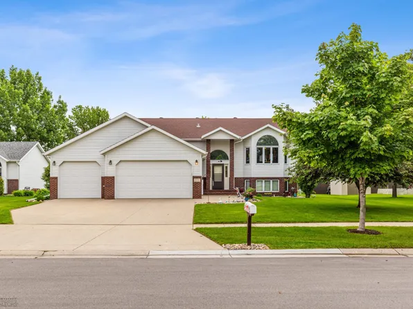 2732 Parkview Dr S, Fargo, ND 58103