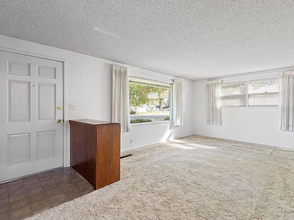 1st image of 1109 W 1st Ave