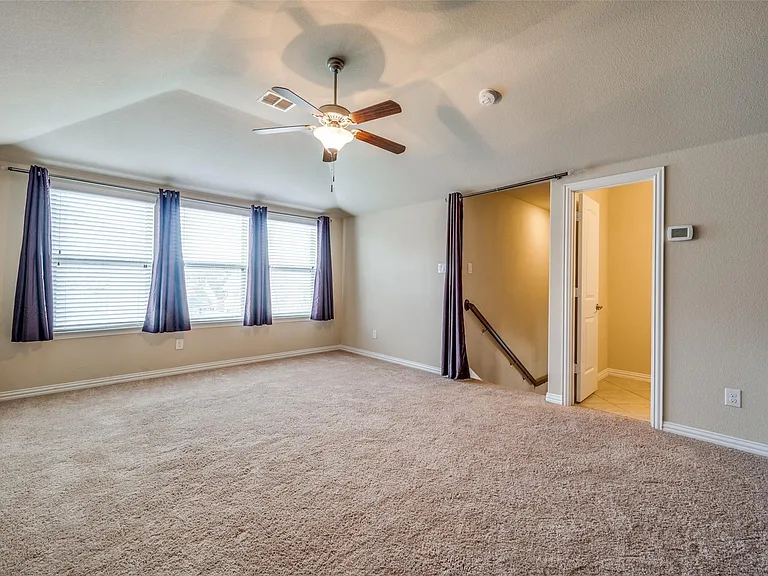 1017 Nob Hill Pl — Photo 8