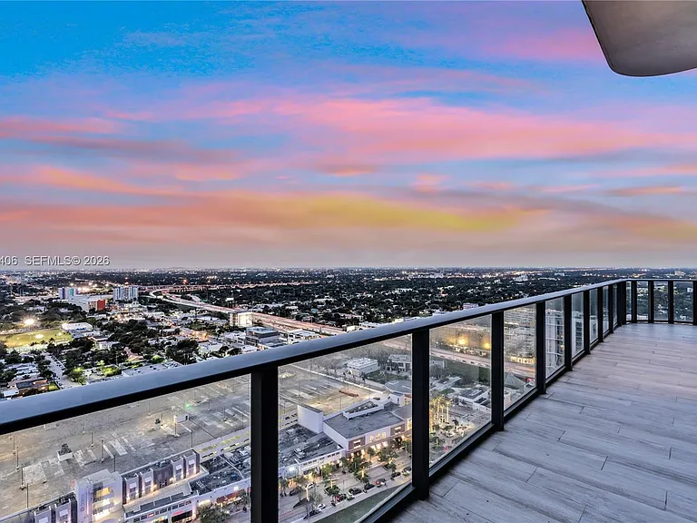 121 NE 34th St #Penthouse 3217 — Photo 35